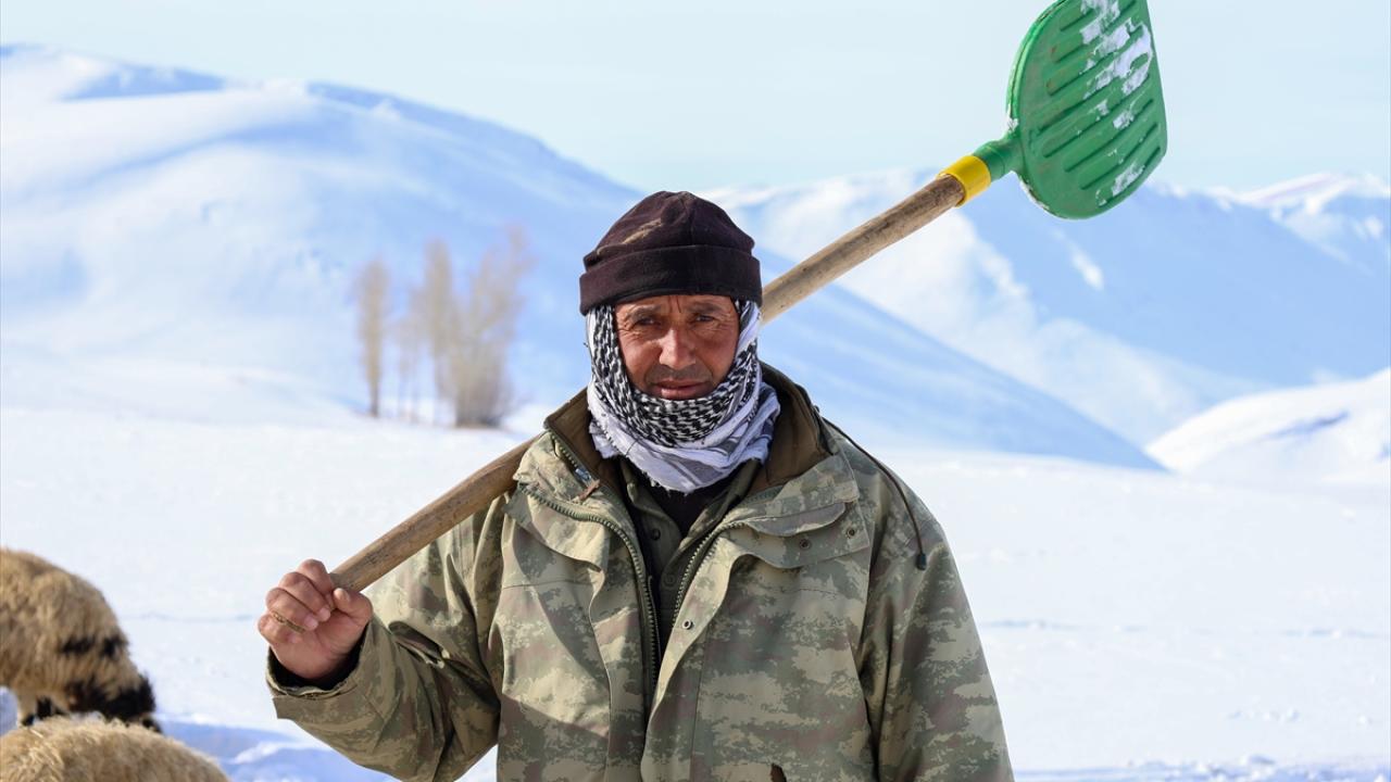 "Tüm zorluklara rağmen hayvancılığı severek yapıyoruz"