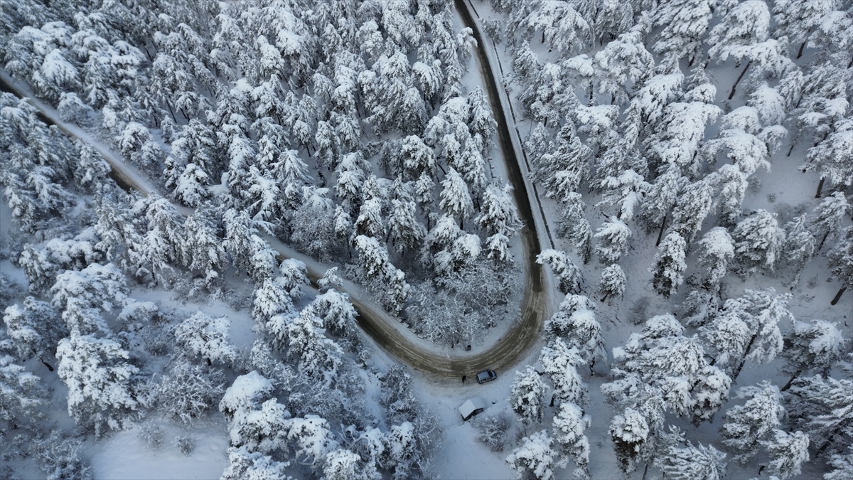Karla kaplanan Yozgat Çamlık Milli Parkı ve Akdağmadeni ormanları dronla görüntülendi