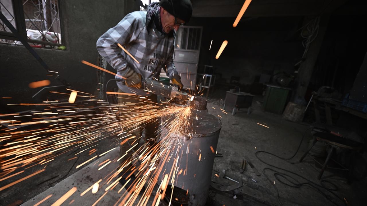 "Depremlerden etkilenen illere yaklaşık 100 soba yolladım"