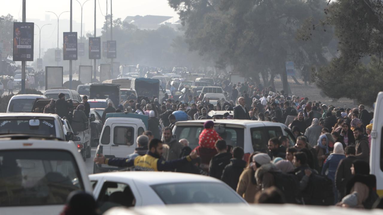 Halepte sivillerin güvenli geçişi için iki insani geçidin yeniden açıldığı duyuruldu