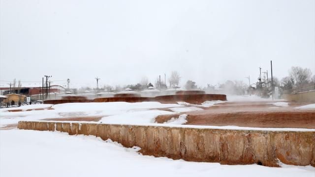 "Sivas'ın Pamukkale"si Altınkale'de buz sarkıtları oluştu