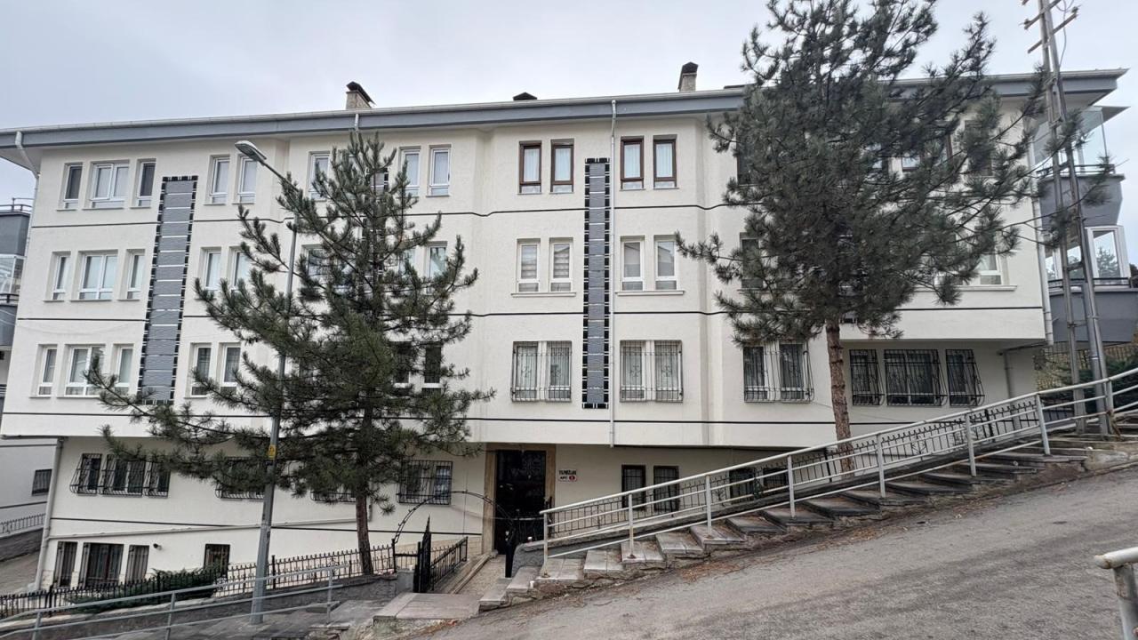 Ankarada kolonlarında hasar tespit edilen bina tahliye edildi