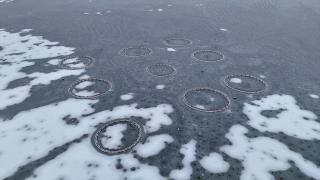 Çat Barajı'ndaki "yüzen adalar" buz tuttu