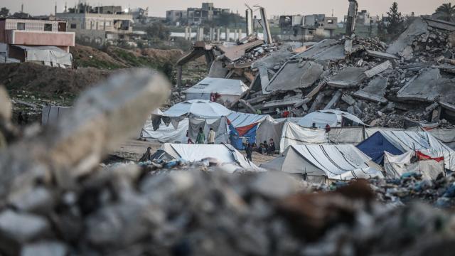 Gazze'de enkazların arasında günlük yaşam