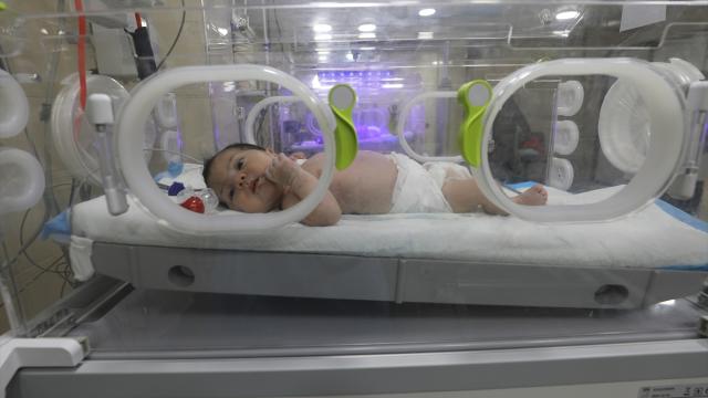 Gazze’de prematüre bebekler için Avde Hastanesi’nde küvöz ünitesi açıldı