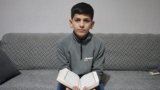 Hafızlık eğitimini tamamlayan çocuk, güzel haberi gözyaşları içerisinde paylaştı