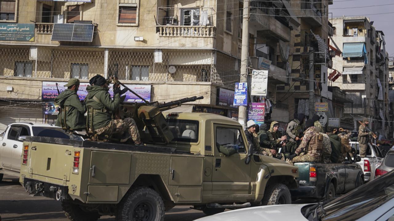 Suriye ordusu, Halep'in Şeyh Maksud Mahallesi'ni kapalı askeri bölge ilan etti