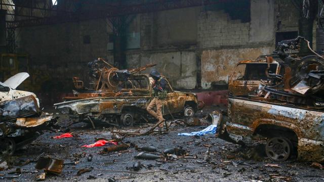 Şeyh Maksud’da terör örgütü YPG/SDG’ye ait yanan askeri araçları görüntülendi