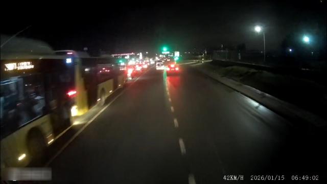 3 İETT otobüsü çarpıştı: 5 kişi yaralandı