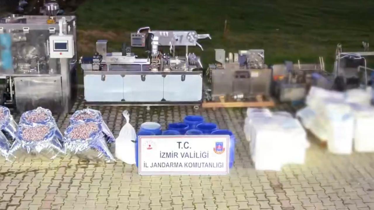 İzmir'de 1,6 ton uyuşturucu hap hammaddesi ele geçirildi