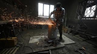 Düzceli usta, 35 yıldır ürettiği Mengen sobalarıyla evleri ısıtıyor