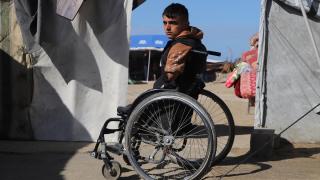 Gazze’de uzuvlarını kaybeden Filistinli gencin yaşam mücadelesi