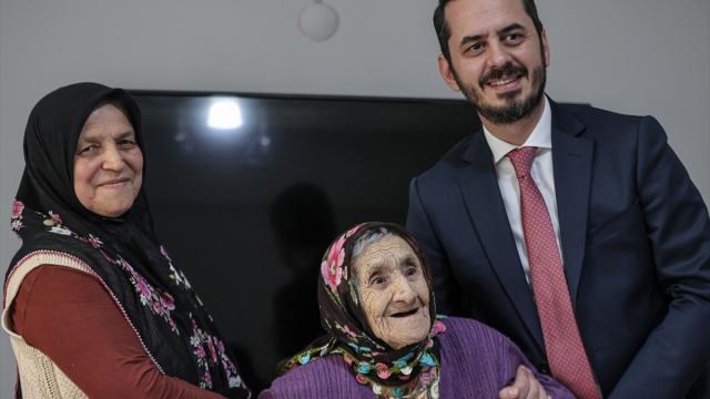 121 yaşındaki Saadet Al, Cumhurbaşkanı Erdoğan’ı izlemek için odasına istediği televizyona kavuştu