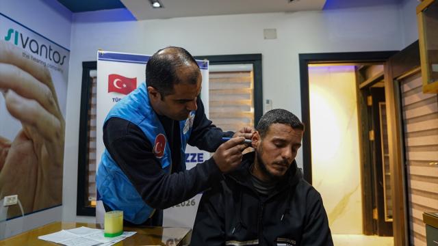 TDV'den Gazze'deki işitme engellilere tıbbi cihaz desteği