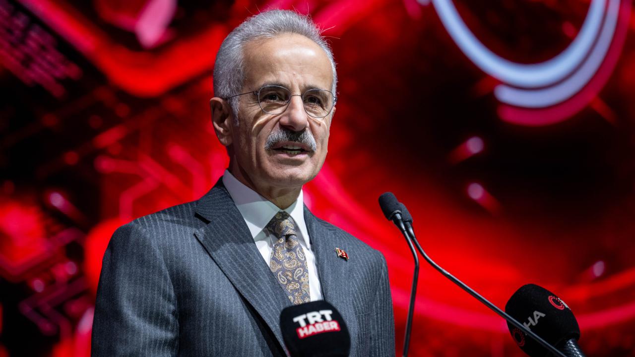 Bakan Uraloğlu: 5G ihalesiyle 3 milyar 534 milyon dolar gelir elde ettik
