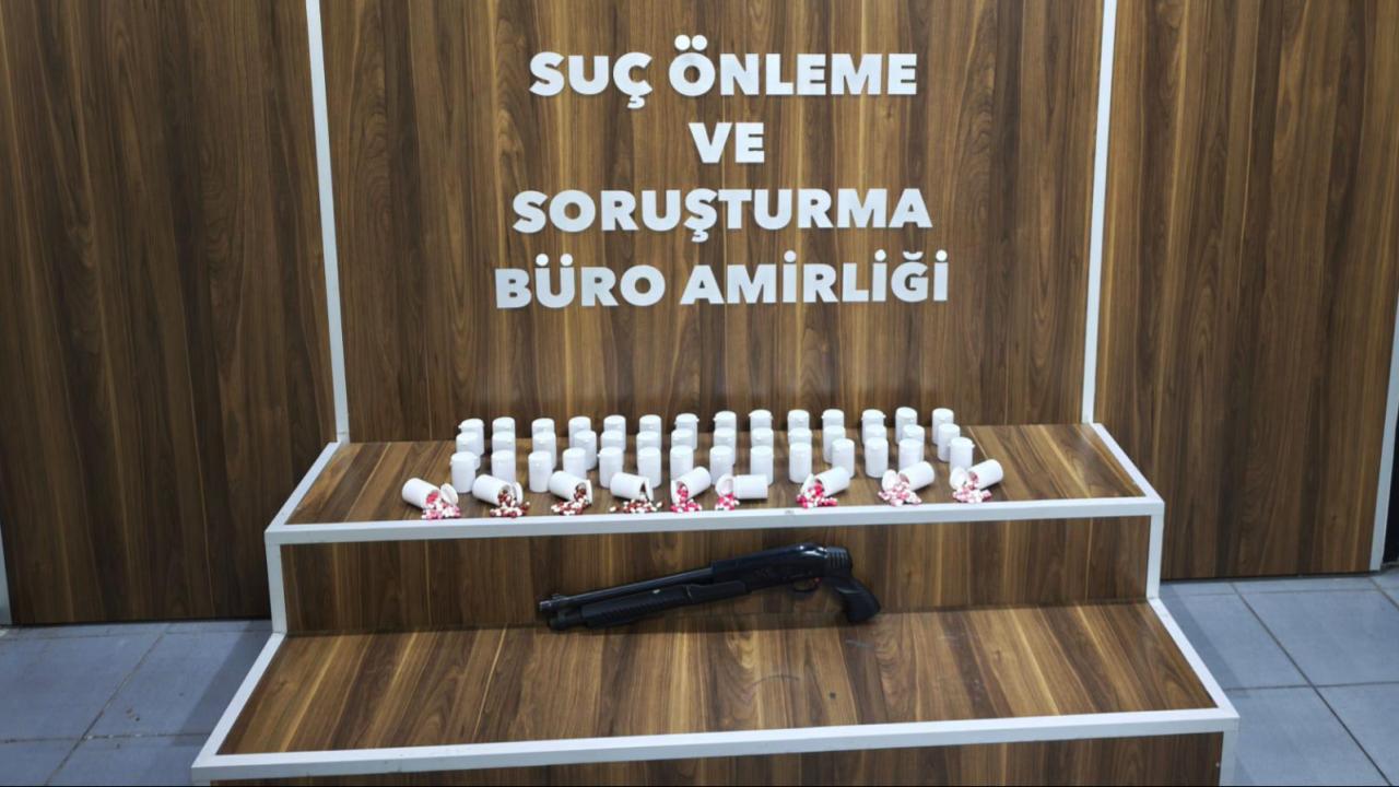 İzmir’de bir evde 2 bin 550 uyuşturucu hap ele geçirildi