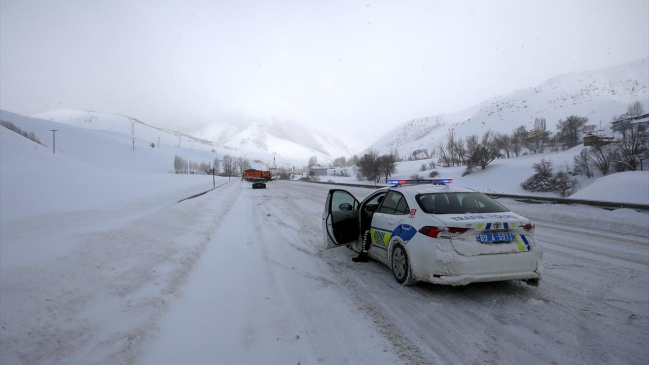 Çok sayıda araç yolda kaldı