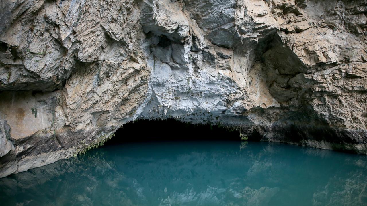 Altınbeşik Mağarası'nın yürüyüş yolu çelik kafesle korunacak