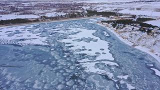 Dondurucu soğuklar Cip Barajı’nı buzla kapladı
