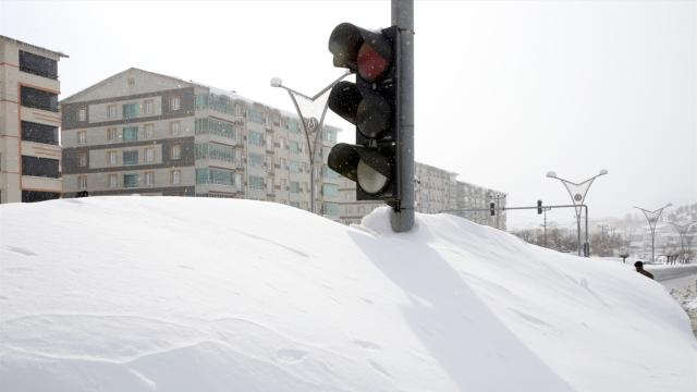 Bitlis'te toplamda 4 metreyi aşacak kadar kar yağdı