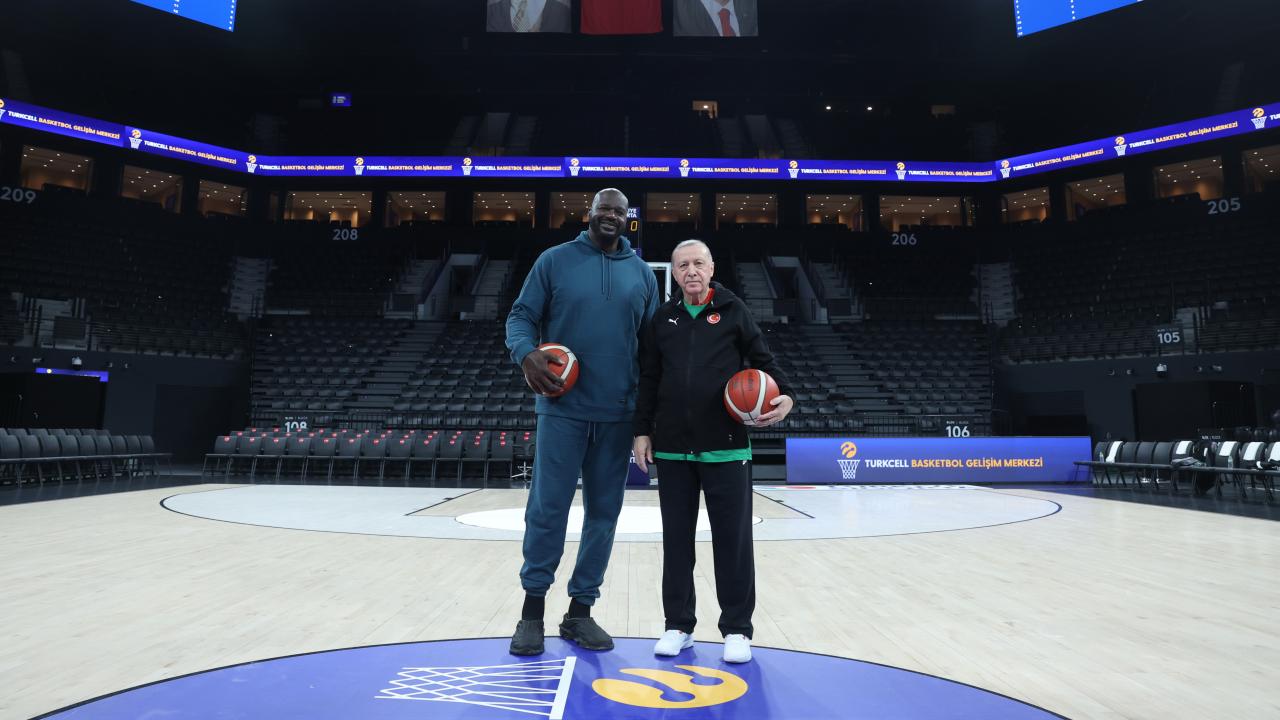 Cumhurbaşkanı Erdoğan, Shaquille O’Neal ile basketbol oynadı