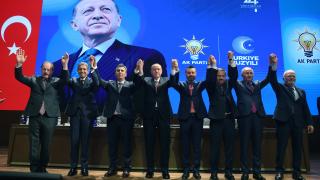 AK Parti'ye katılımlar sürüyor