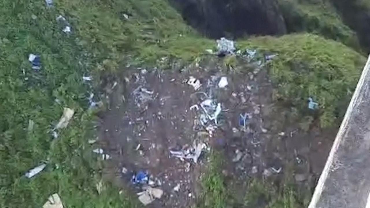 Endonezya’da dağlık alanda kaybolan uçağın enkazına ulaşıldı