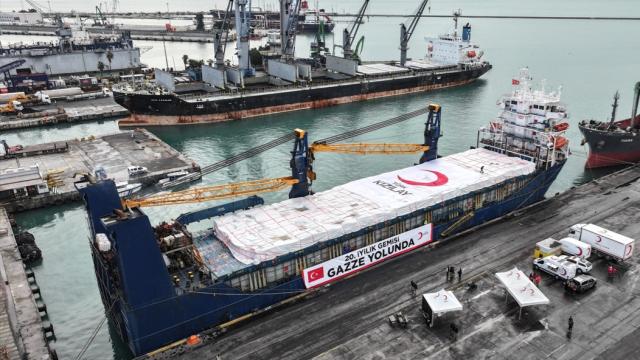 Gazze için hazırlanan 20. İyilik Gemisi uğurlandı