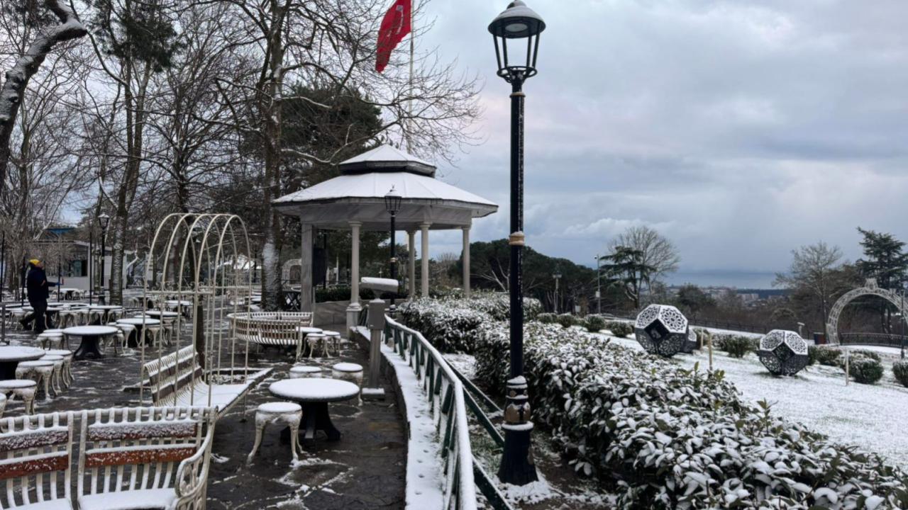 İstanbul'da kar yağışı etkili oldu