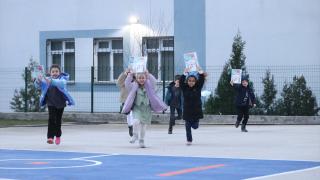 Öğrenciler karnelerini aldı