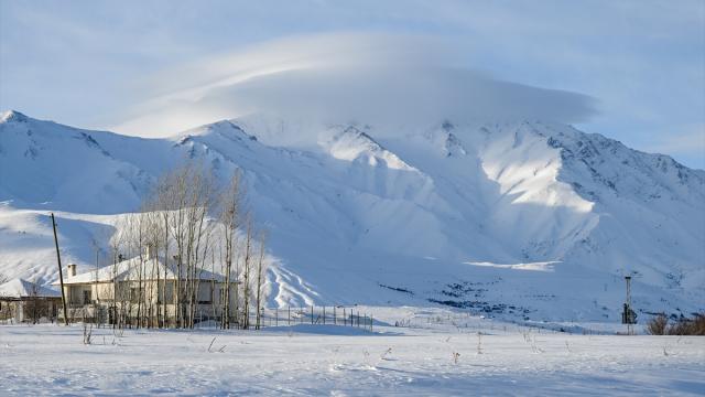 Artos Dağı'nın zirvesinde mercek bulut görüldü