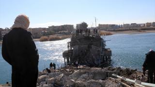 Rakka'da terör örgütü YPG, köprüleri havaya uçurarak insani krize yol açtı