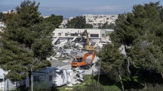 İsrail, işgal altındaki Doğu Kudüs'te UNRWA merkezini yıkmaya başladı