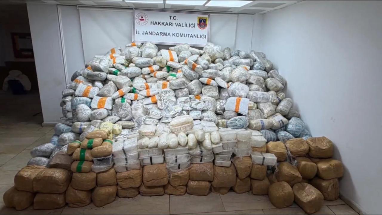 Hakkari’de 860 kilogram uyuşturucu ele geçirildi