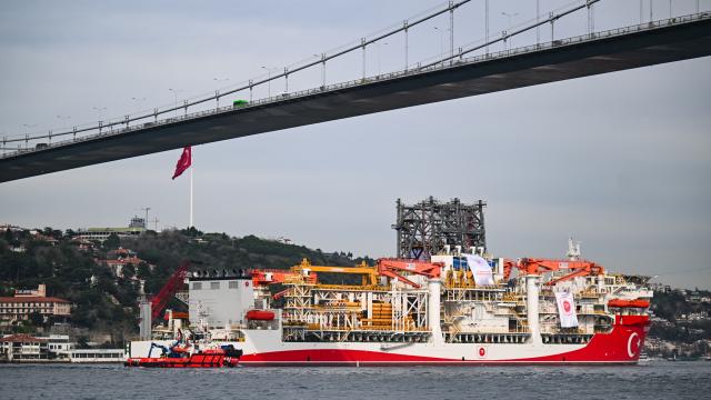 Yıldırım Sondaj Gemisi Karadeniz yolcusu