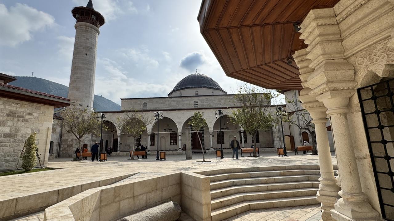 "İnancımızı ve ortak değerlerimizi de yeniden ayağa kaldırıyoruz"