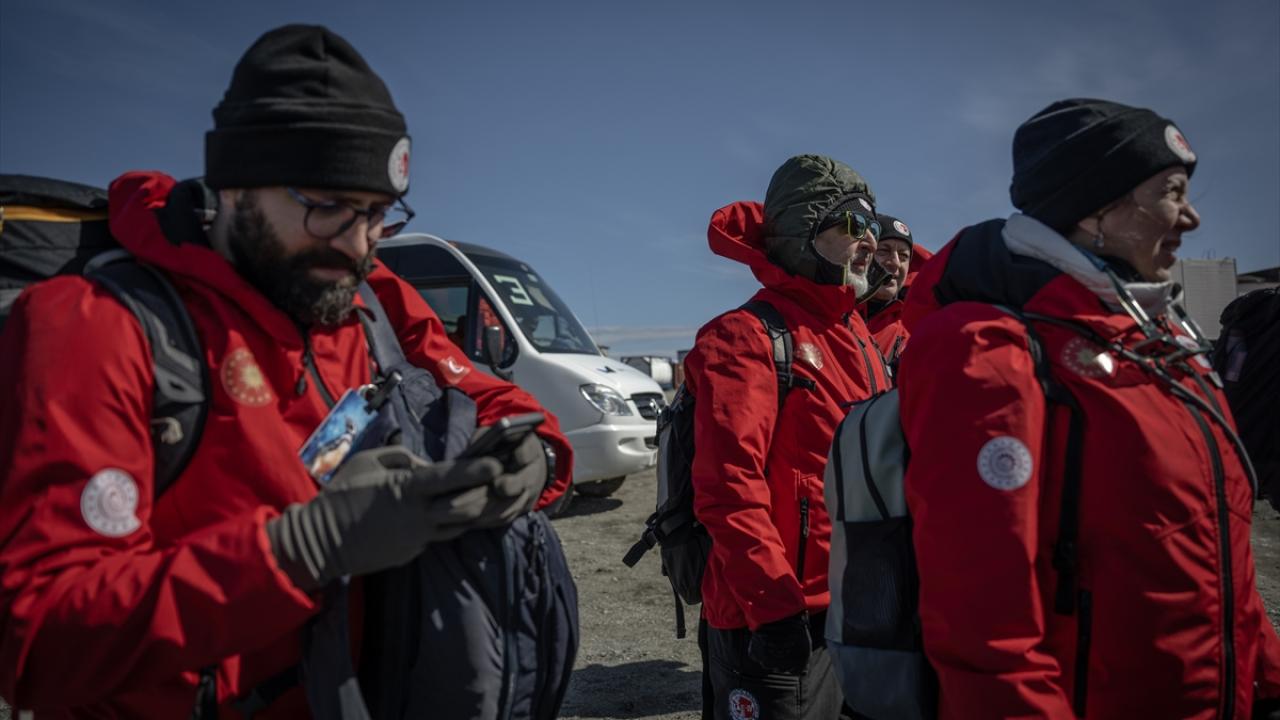 Yoğun sis Antarktika`ya uçuşları etkiliyor
