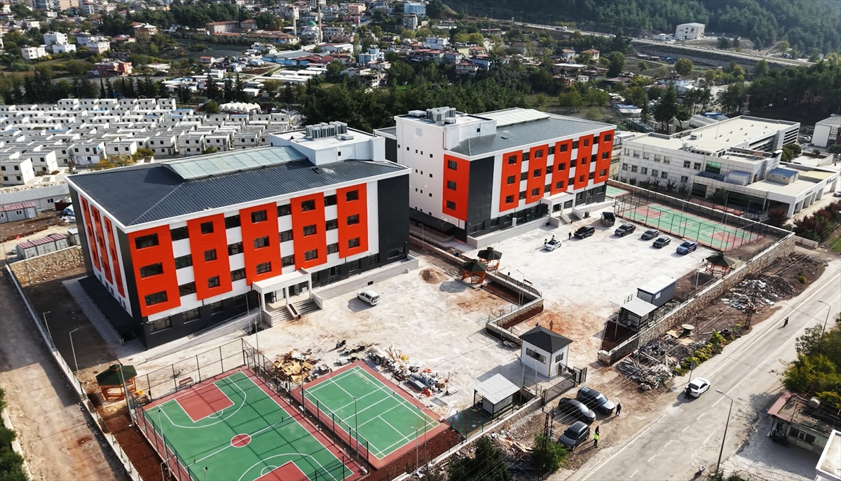 Adana`ya 53 yeni okul kazandırıldı