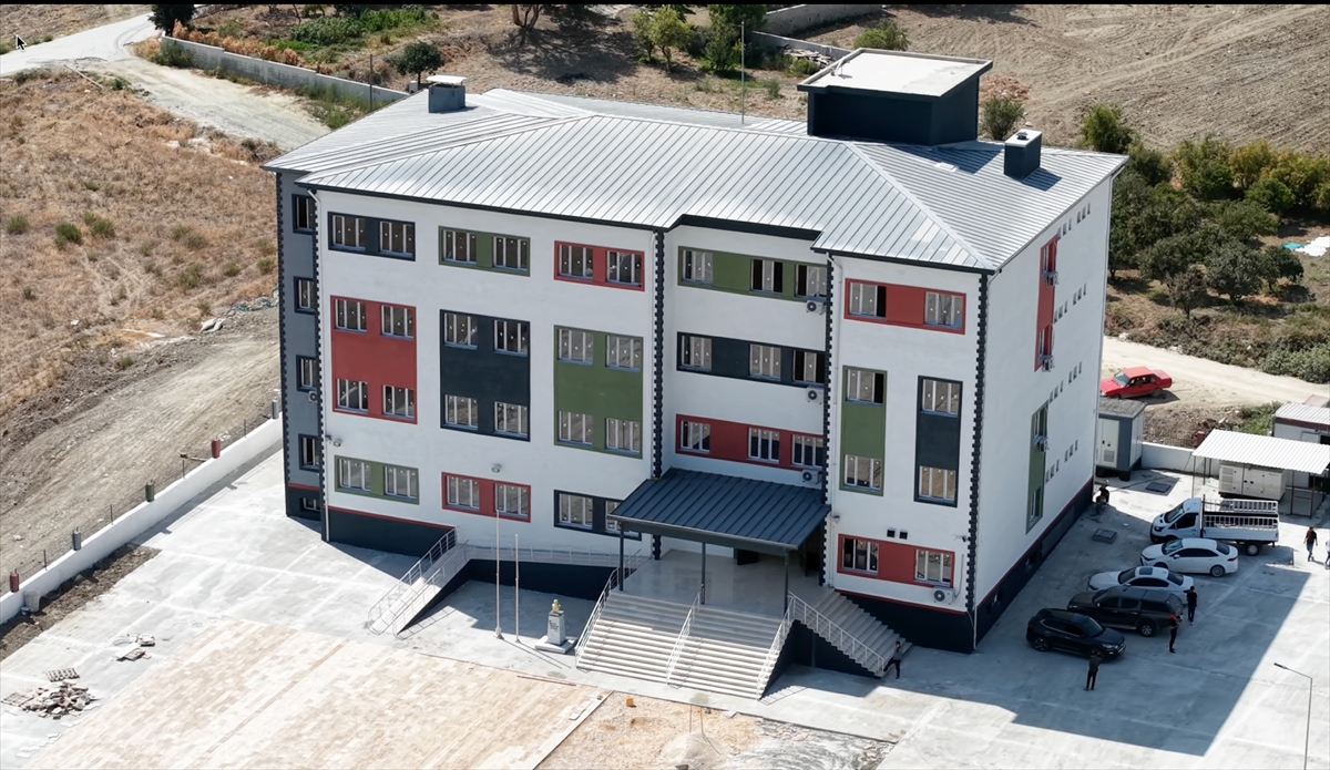 Osmaniye`de yapımına başlanan 16 okuldan 14`ü eğitime açıldı