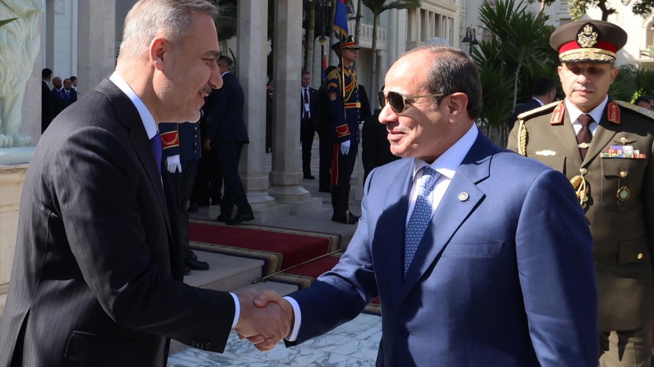 Cumhurbaşkanı Erdoğan, resmi törenle karşılandı