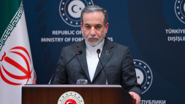 İran: ABD'nin Ekonomik DDay operasyonu kendi krizini örtme çabası haber görseli