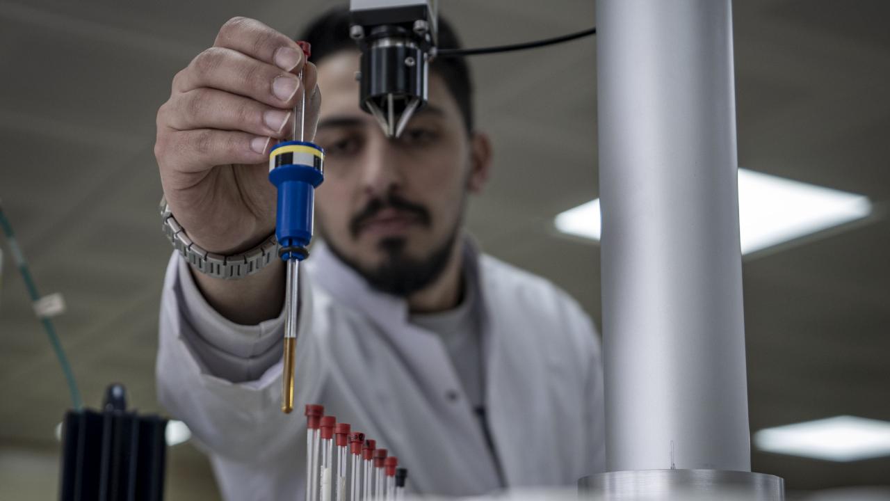 Erzurum’da stratejik ilaçların ham maddesi üretiliyor