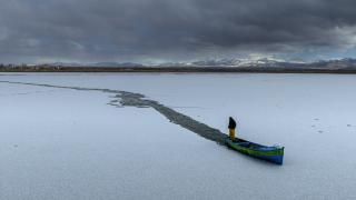 Beyşehir Gölü’nde balıkçıların buzla mücadelesi