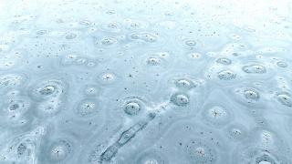 Baraj gölünde ilginç buz oluşumları