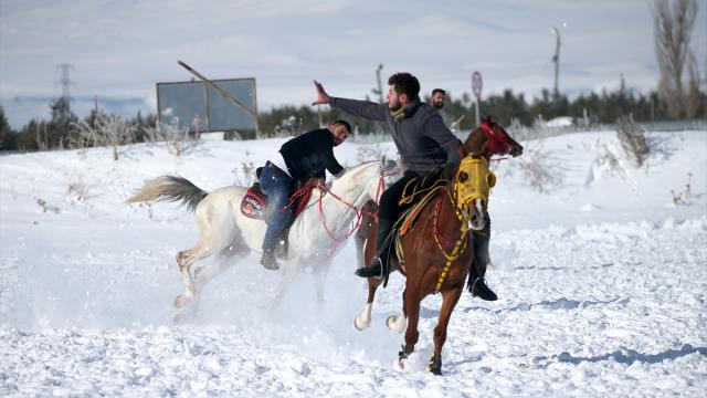 Kars'ın turizm destinasyonunda önemli yer tutan cirite ilgi artıyor