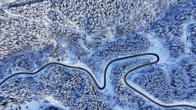 Düzce'nin yüksek kesimlerine kar yağdı