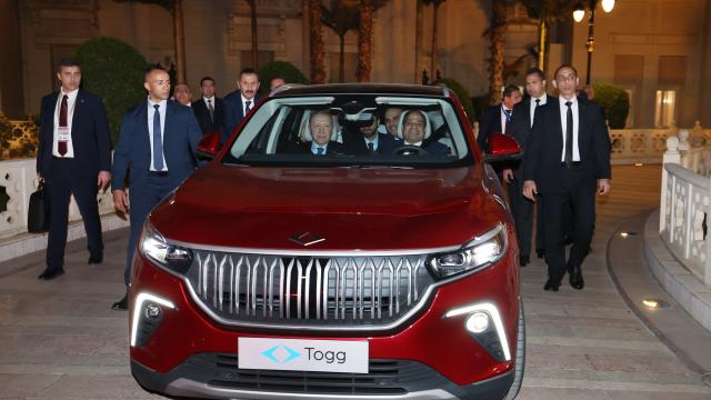 Cumhurbaşkanı Erdoğan, Mısır Cumhurbaşkanı Sisi'ye Togg hediye etti