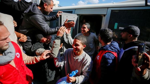 İsrail'in serbest bıraktığı bir grup Filistinli Gazze'ye ulaştı