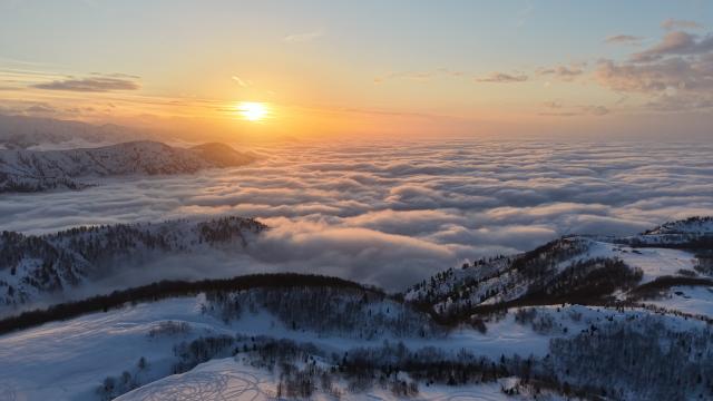 Rize'de bulutların üstünden eşsiz kış manzarası