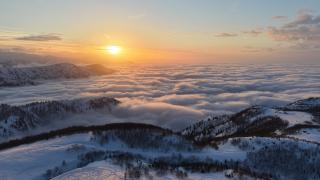 Rize'de bulutların üstünden eşsiz kış manzarası